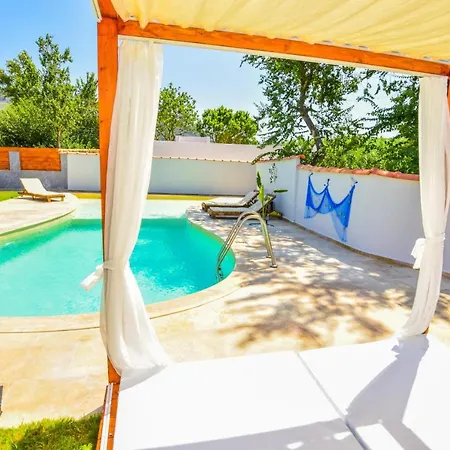 Villa48 Exclusive
